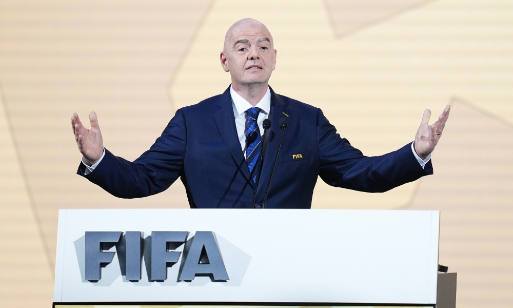 极速电竞：英超-萨拉赫梅开二度 利物浦3-2胜8分领跑.